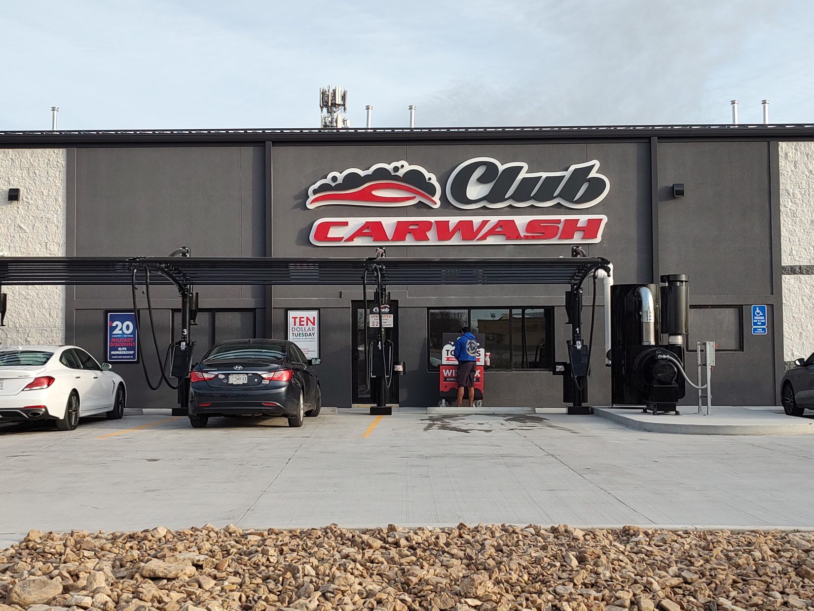 Club Car Wash Re-opens Sandman Location | Inside Columbia