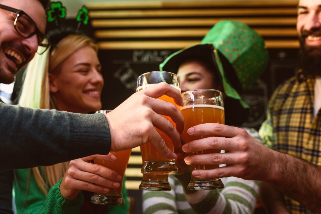 Group,Of,Friends,Celebrating,St,Patrick's,Day,In,Beer,Pub